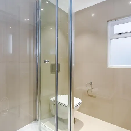 Cleveland Gardens Apartment *
