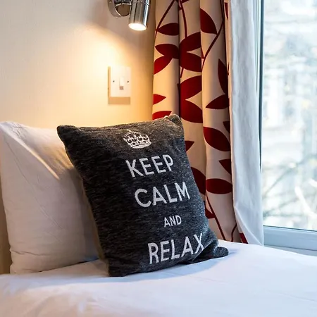 Royal 2 Hammersmith 3*