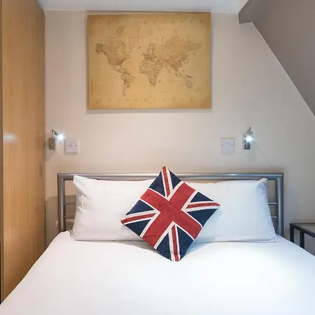 Royal 2 Hammersmith 3*