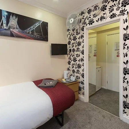 Royal 2 Hammersmith 3*
