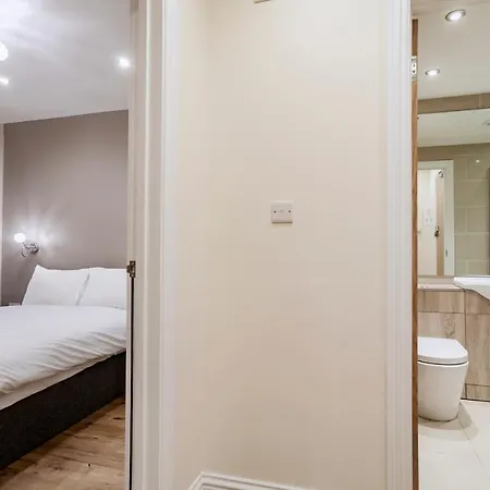 Valet Kilburn * London
