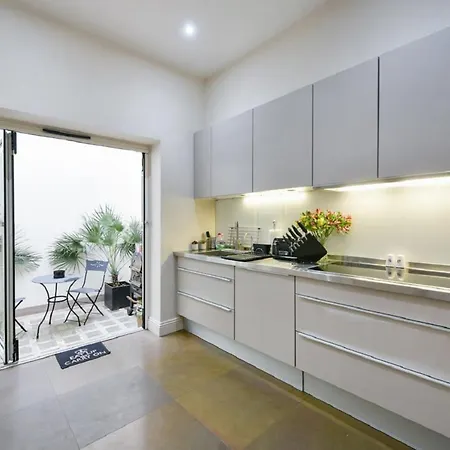 Mews House Apartment *