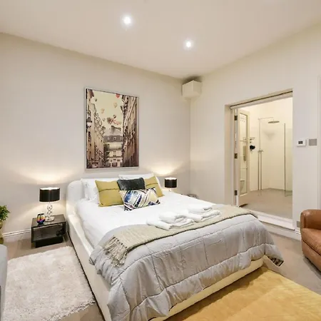 Mews House * London