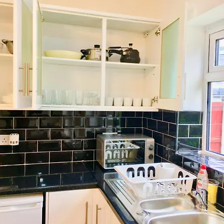2 Bedroom Apartment, Kitchen, Reception And Private Garden Apartment *