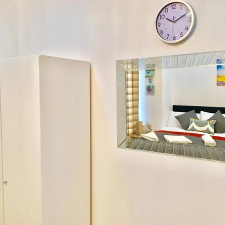 2 Bedroom Apartment, Kitchen, Reception And Private Garden Apartment *