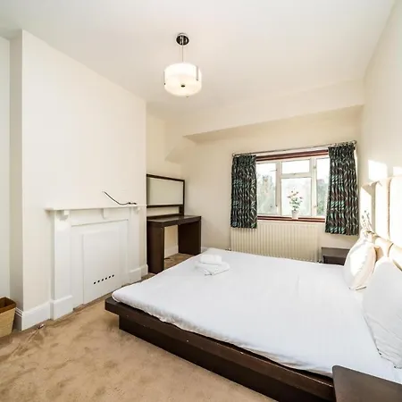 New 3 Bedroom House Near Wembley Stadium Apartment London