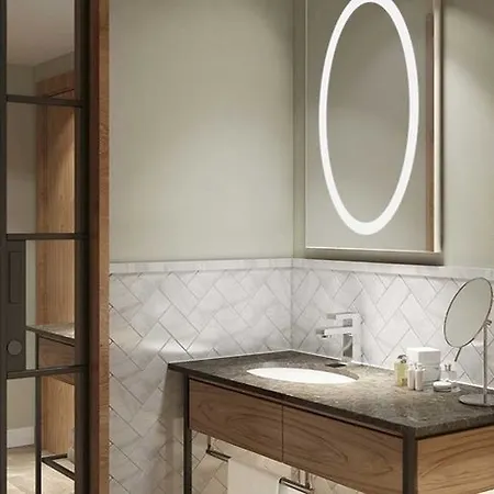 Lincoln Plaza London, Curio Collection By Hilton London