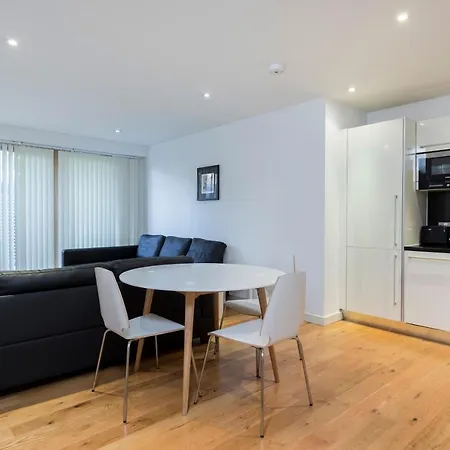 East Croydon Apartments - Just 3 Mins Walk To East Croydon Station Apartment Croydon