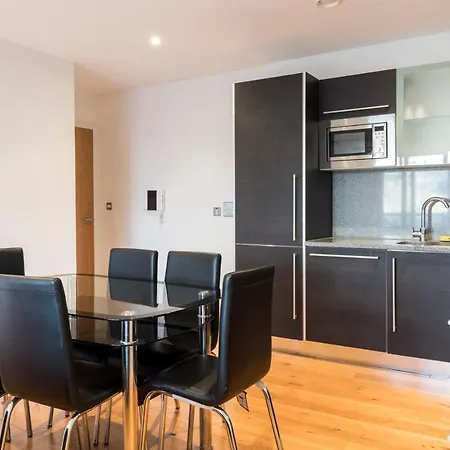 East Croydon Apartments - Just 3 Mins Walk To East Croydon Station Apartment