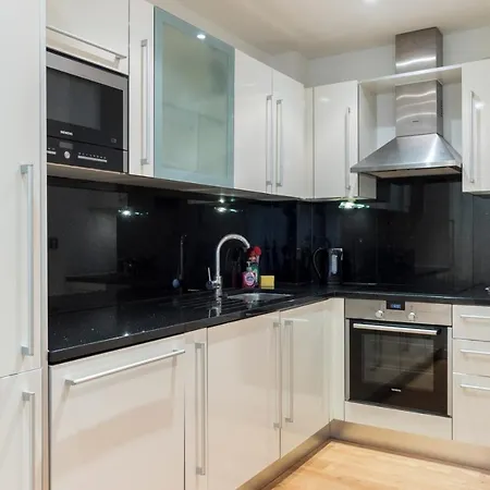 Apartment East Croydon Apartments - Just 3 Mins Walk To East Croydon Station *
