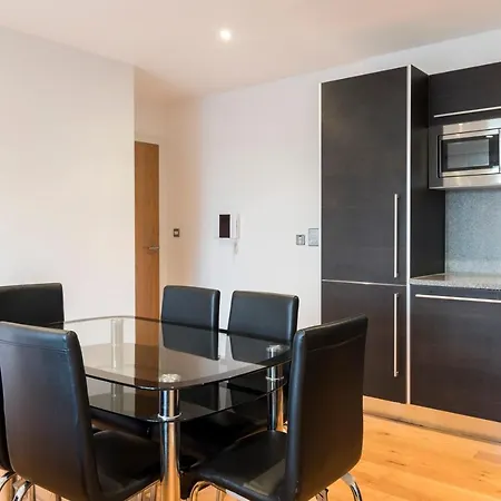 East Croydon Apartments - Just 3 Mins Walk To East Croydon Station *