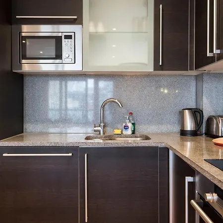 East Croydon Apartments - Just 3 Mins Walk To East Croydon Station