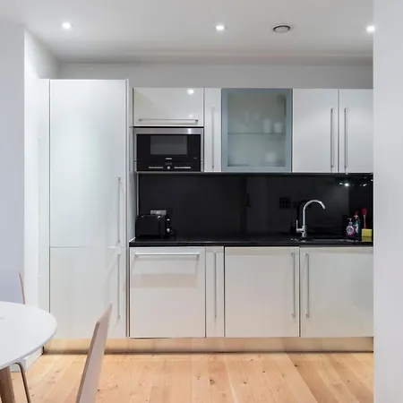 East Croydon Apartments - Just 3 Mins Walk To East Croydon Station *