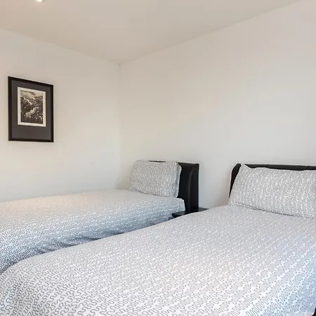 East Croydon Apartments - Just 3 Mins Walk To East Croydon Station * Croydon