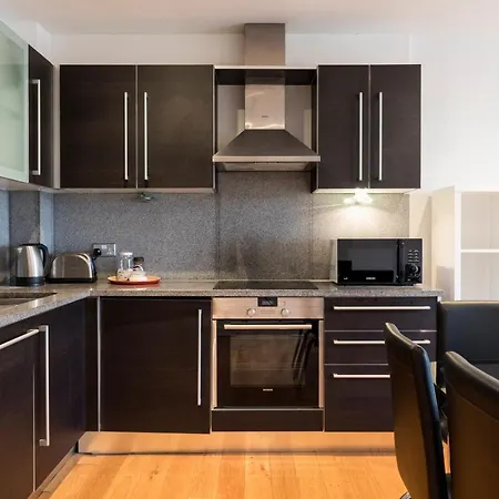 East Croydon Apartments - Just 3 Mins Walk To East Croydon Station Apartment