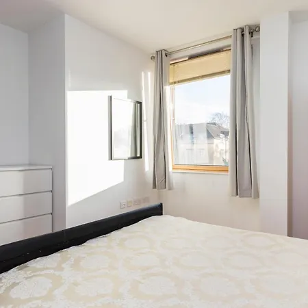Apartment East Croydon Apartments - Just 3 Mins Walk To East Croydon Station *