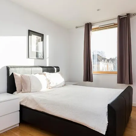 East Croydon Apartments - Just 3 Mins Walk To East Croydon Station * Croydon
