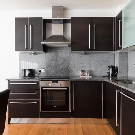 East Croydon Apartments - Just 3 Mins Walk To East Croydon Station *