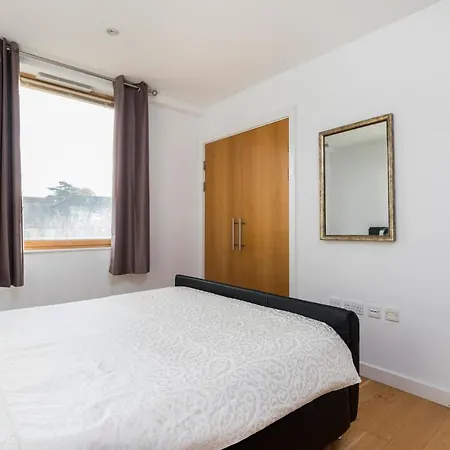 East Croydon Apartments - Just 3 Mins Walk To East Croydon Station Apartment