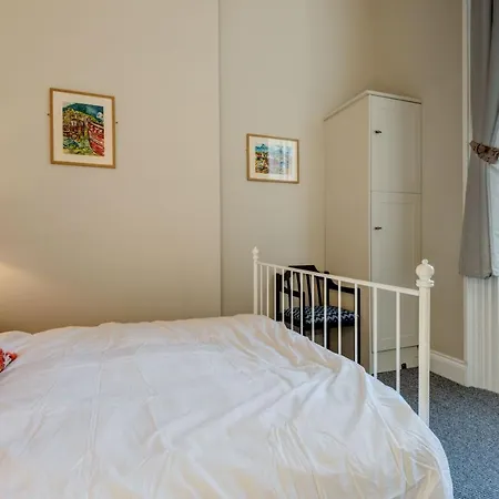 Apartment No.6 Beautifully Presented Seafront Apartment