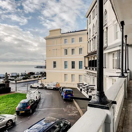 No.6 Beautifully Presented Seafront Apartment London