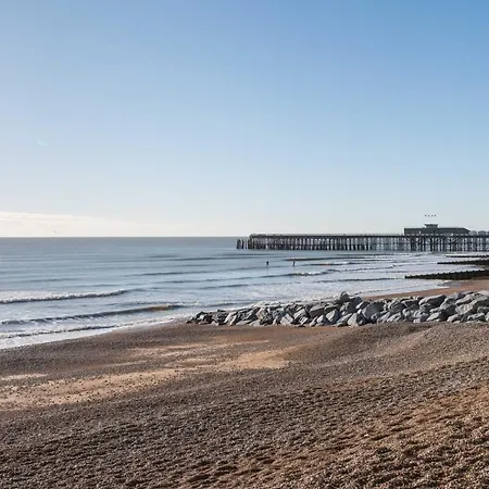 Apartment No.6 Beautifully Presented Seafront Apartment *