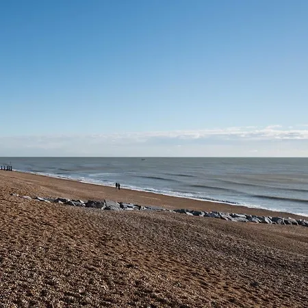 Apartment No.6 Beautifully Presented Seafront Apartment