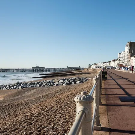 Apartment No.6 Beautifully Presented Seafront Apartment *