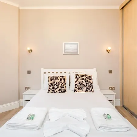 72 Hatherley Court Apartment