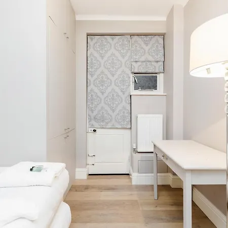 Apartment 72 Hatherley Court *