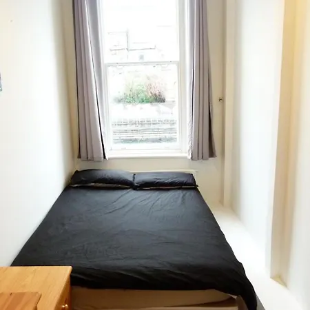Beautiful Family Barons Court * London
