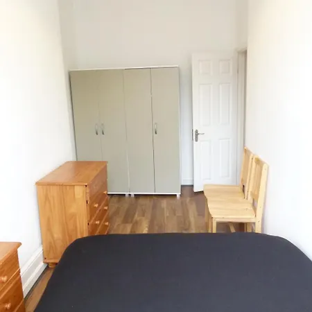 Beautiful Family Barons Court * London