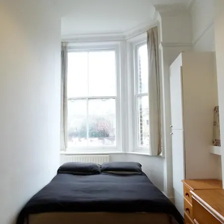 Beautiful Family Barons Court Apartment