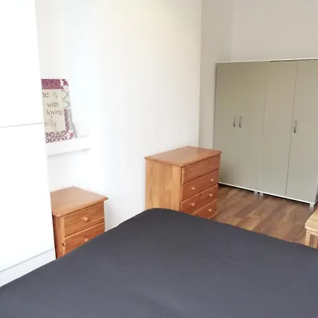 Apartment Beautiful Family Barons Court London