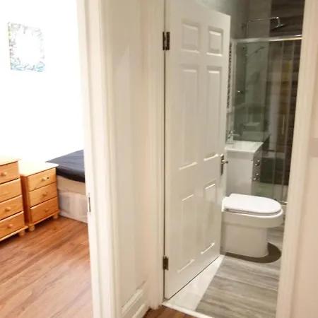 Apartment Beautiful Family Barons Court London