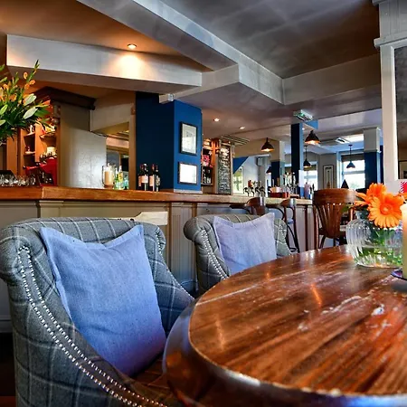 The Bridge Pub & 4*
