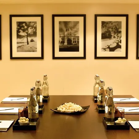 Hotel Radisson Blu Edwardian, Leicester Square 4*