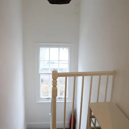Victoria Style Flat Near Victoria Station Homestay *