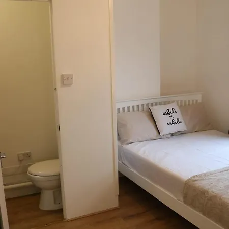 Homestay Victoria Style Flat Near Victoria Station London