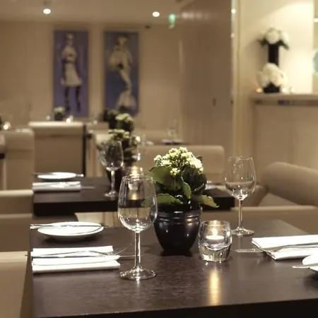 Hotel Radisson Blu Edwardian, Leicester Square 4*
