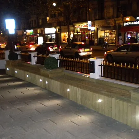 Royal 2 Hammersmith 3*