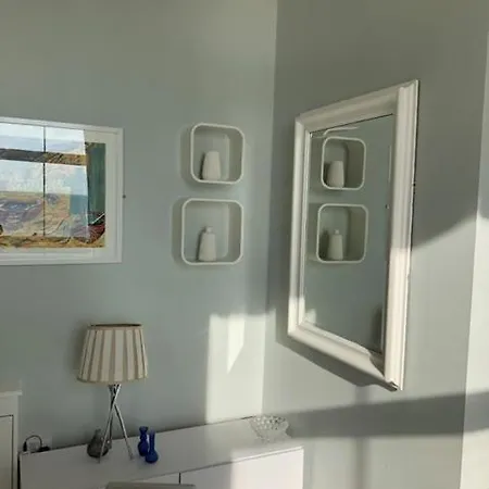 No.6 Beautifully Presented Seafront Apartment