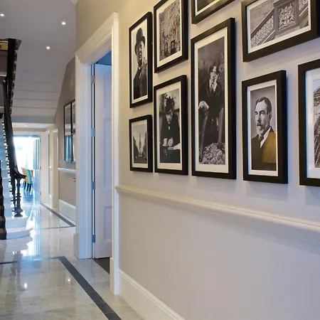 Hotel 54 Queen's Gate 4*