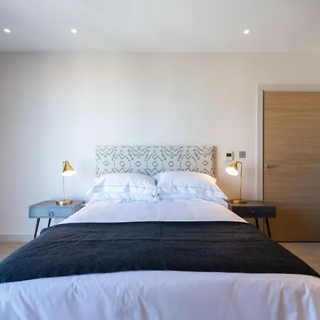 Elegant Victoria Close To Sloane Square By Underthedoormat Londen