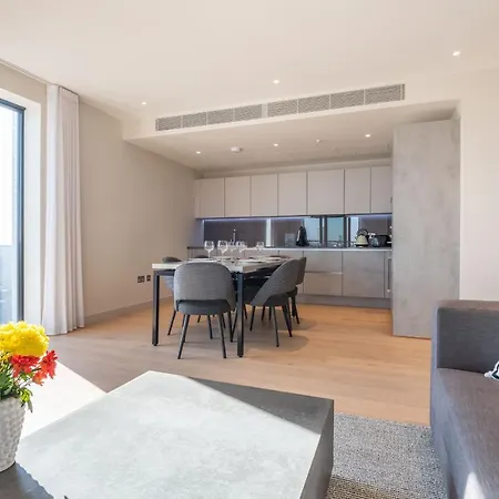 Elegant Victoria Close To Sloane Square By Underthedoormat Londen