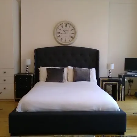 Mayfair Apartment *