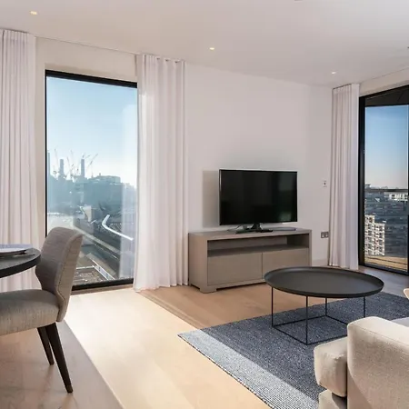 Modern Family Close To Victoria Station By Underthedoormat Apartment