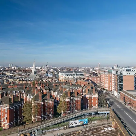 Modern Family Close To Victoria Station By Underthedoormat Apartment *