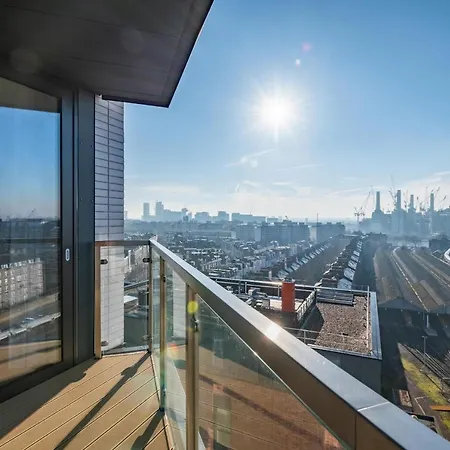 Apartment Modern Family Close To Victoria Station By Underthedoormat