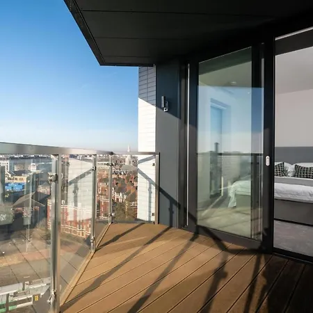Modern Family Close To Victoria Station By Underthedoormat Apartment London